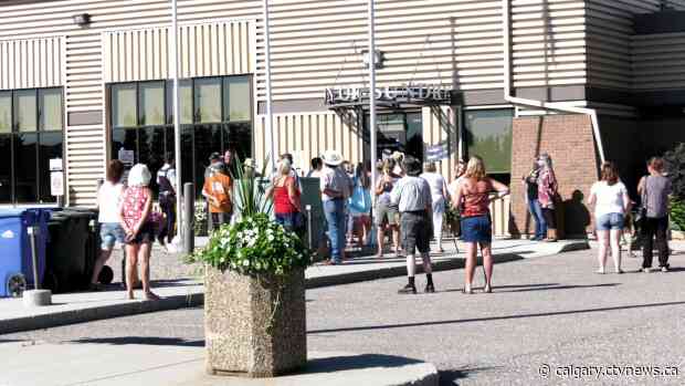 Sundre, Alta. residents protest fire chief’s dismissal