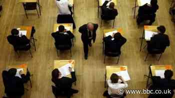 Y Gweinidog Addysg, Kirsty Williams, yn ymddiheuro