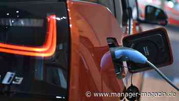 Ärger um E-Auto-Prämie - Bund stoppt Programme