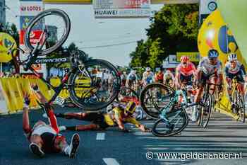 Van Emden met 10 voorstellen om wielersport veiliger te maken: ‘Renners zijn geen circusdieren’