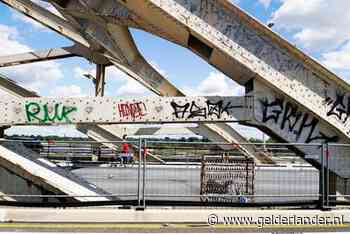 Nijmegen zit nog tien jaar met een afgebladderde Waalbrug: hoe kan dat?