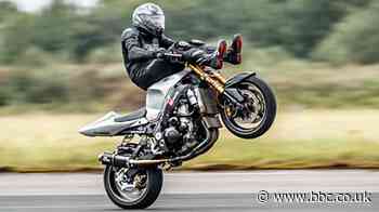 Motorbike handlebar wheelie world speed record broken by 1mph