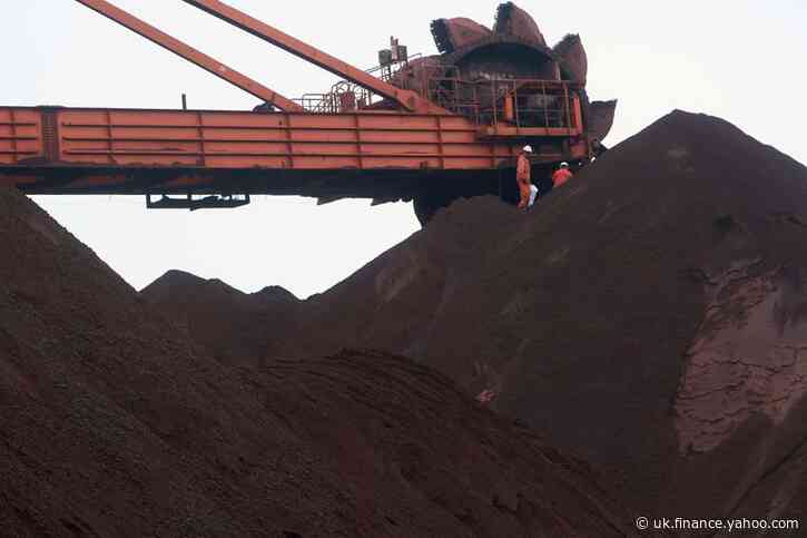 Speculators keep iron ore price sizzling, divorced from fundamentals