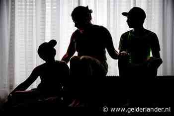 Bruls zet Wendy én kinderen op straat, omdat vader in de drugs zit. Gaat dat niet te ver?