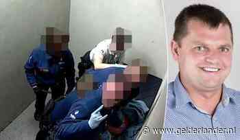 Belgische politiebaas stapt op na uitlekken beelden van agenten die lachend op arrestant zitten