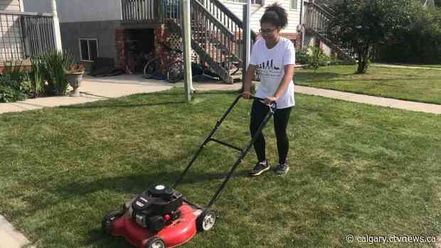 Alberta teen takes on '50 Yard Challenge' to spread kindness in her community