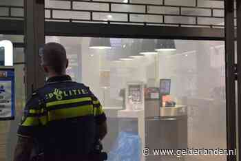 Medewerker laat per ongeluk inbraakpreventie afgaan: Jan Linders in Lent vol rook