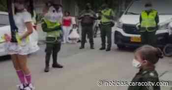 ¡Feliz cumpleaños, coronel María Paula! Emotivo festejo de Policía a una pequeña durante cuarentena - Noticias Caracol