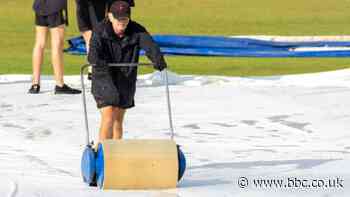 Bob Willis Trophy: Leicestershire pursuit of 292 to beat Durham ended by rain