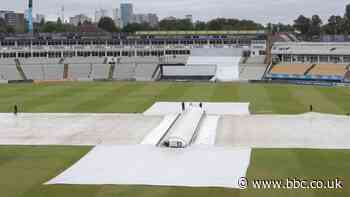 Bob Willis Trophy: Somerset two wickets away from beating Warwickshire
