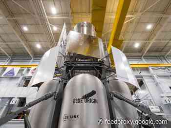 Blue Origin team hands a full-scale mockup of its lunar lander over to NASA     - CNET