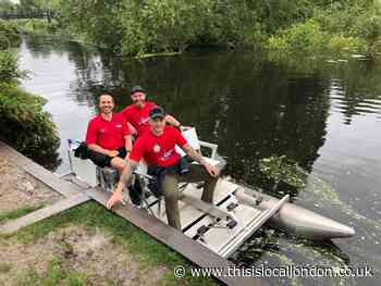 World record attempt on Thames against motor neurone disease