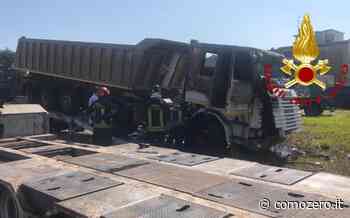 Erba, la cabina del camion devastata dalle fiamme. Intervento dei Vigili del Fuoco - ComoZero