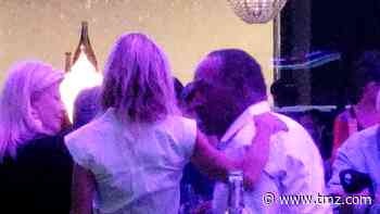 O.J. Simpson Flirting with Danger, Women at Crowded Vegas Hot Spot