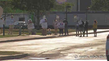 Williamsville Central School District parents protest “lack of leadership” from board, superintendent