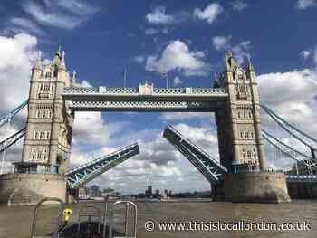 Traffic chaos as Tower Bridge 'stuck' open due to mechanical fault