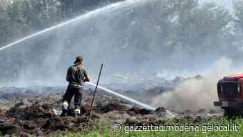 Modena. Hombre, scatta la lotta ai fumi Pale, forconi e acqua contro i roghi - La Gazzetta di Modena