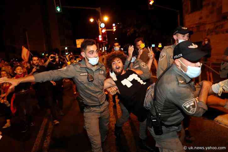 Israeli protesters, decrying corruption, keep pressure on Netanyahu