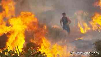Runner spotted trying to stop spread of wildfire
