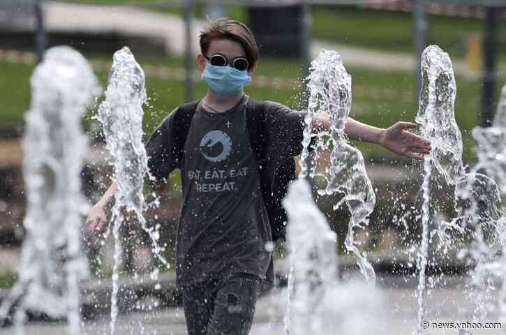 WHO says children aged 12 and over should wear masks like adults