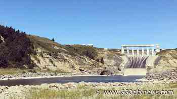 ‘This is really at risk’: Lethbridge woman swimming to raise awareness on drinking water - 660 News