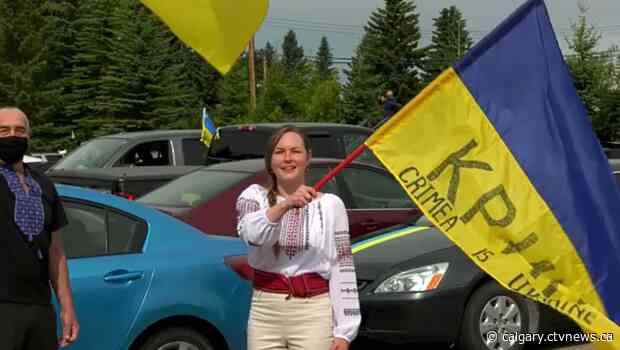 Ukrainians celebrate independence day with car rally
