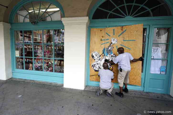 Residents flee as Gulf Coast sees possible tandem hurricanes
