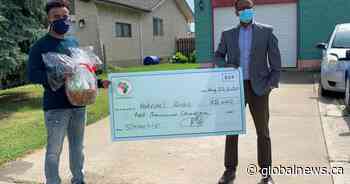 Edmonton’s Africa Centre presents 16 students with scholarships - Global News