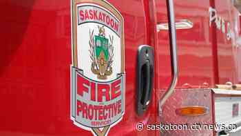 Saskatoon Fire Department investigates large garage fire in Pleasant Hill