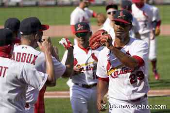 Molina gets 4 hits as Cardinals beat Reds 6-2