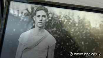 Olympic gold: Half of Wales' track and field tally won 100 years ago - BBC News