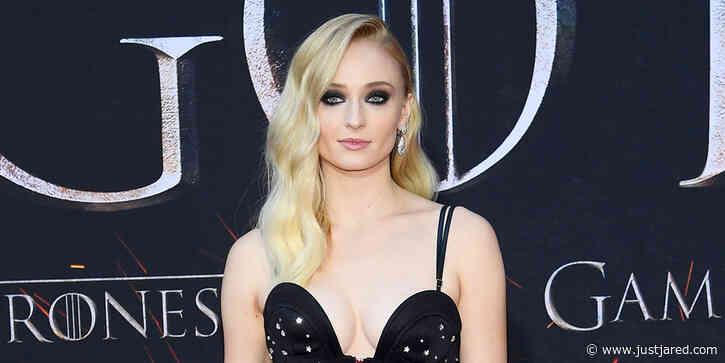 Sophie Turner Reunites With an Iconic 'Game of Thrones' Prop!