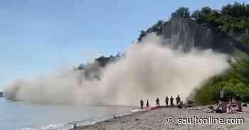 No one injured after massive boulder falls from bluffs on Toronto beach