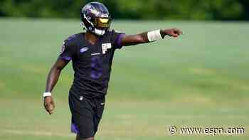 Best of Monday at NFL training camps: Lamar Jackson returns; Le'Veon Bell jokes about his QB