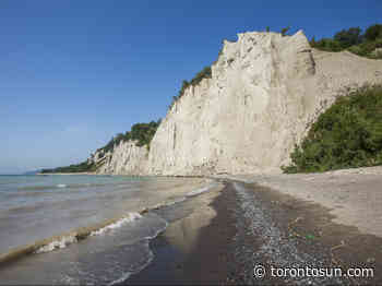 Dramatic landslide video a reminder Scarborough Bluffs aren't safe: Officials - Toronto Sun