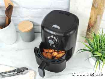 This compact $35 air fryer makes crispy wings with virtually no fat     - CNET