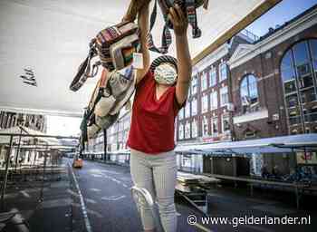 Marktkooplui woest op boa’s, controle op mondkapjes uitgesteld: ‘Laat ons met rust, mafkezen’