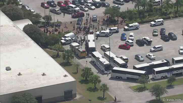 Hundreds of thousands flee US coast ahead of Hurricane Laura