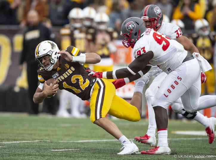 Family of late New Mexico lineman sues former coach, school