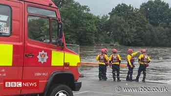 Cardiff River Taff searches for canoeist and man suspended