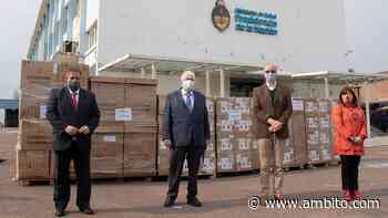 Coronavirus: Ginés González García entregó equipamiento a la provincia de Buenos Aires - ámbito.com
