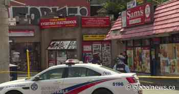 Woman dead after being stabbed at downtown Toronto convenience store - Global News