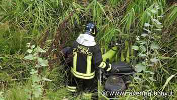 Si cappotta nel fosso mentre taglia l'erba: lavoratore in ospedale - RavennaToday