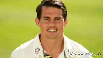 Graeme van Buuren: Gloucestershire all-rounder extends contract