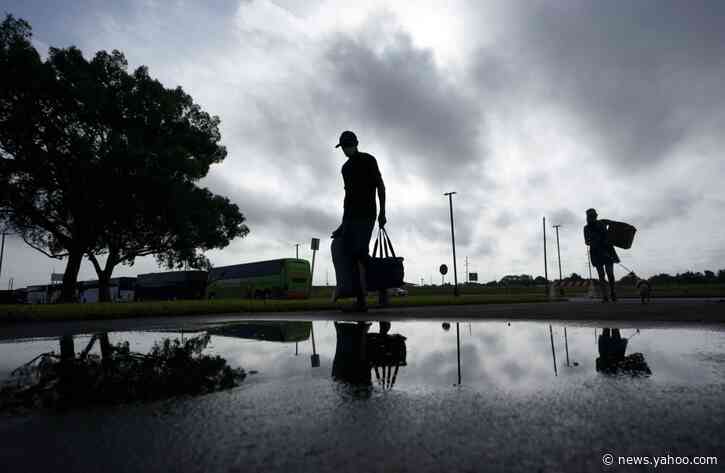 Laura makes landfall in southwestern Louisiana near Texas