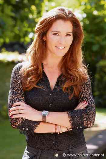 Quinty vindt oplossing voor te korte armen en Nick laat zijn vrouw een poepie ruiken