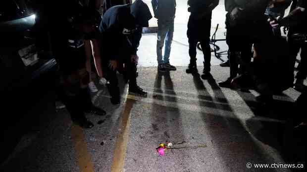 Teen charged in Kenosha killings stalls return to Wisconsin