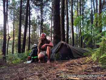 Mike reist met slechts 25 euro op zak: ‘Mezelf wassen doe ik in een rivier’