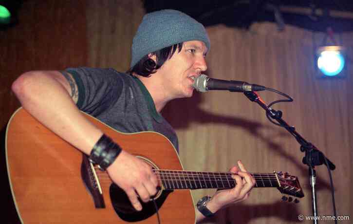 Listen to a new live album of Elliott Smith’s first ever solo show from 1994