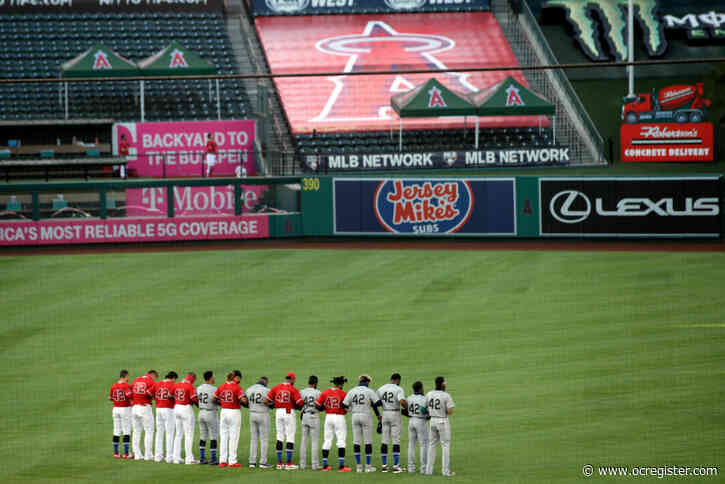 Angels and Mariners lock arms in show of support on Jackie Robinson Day